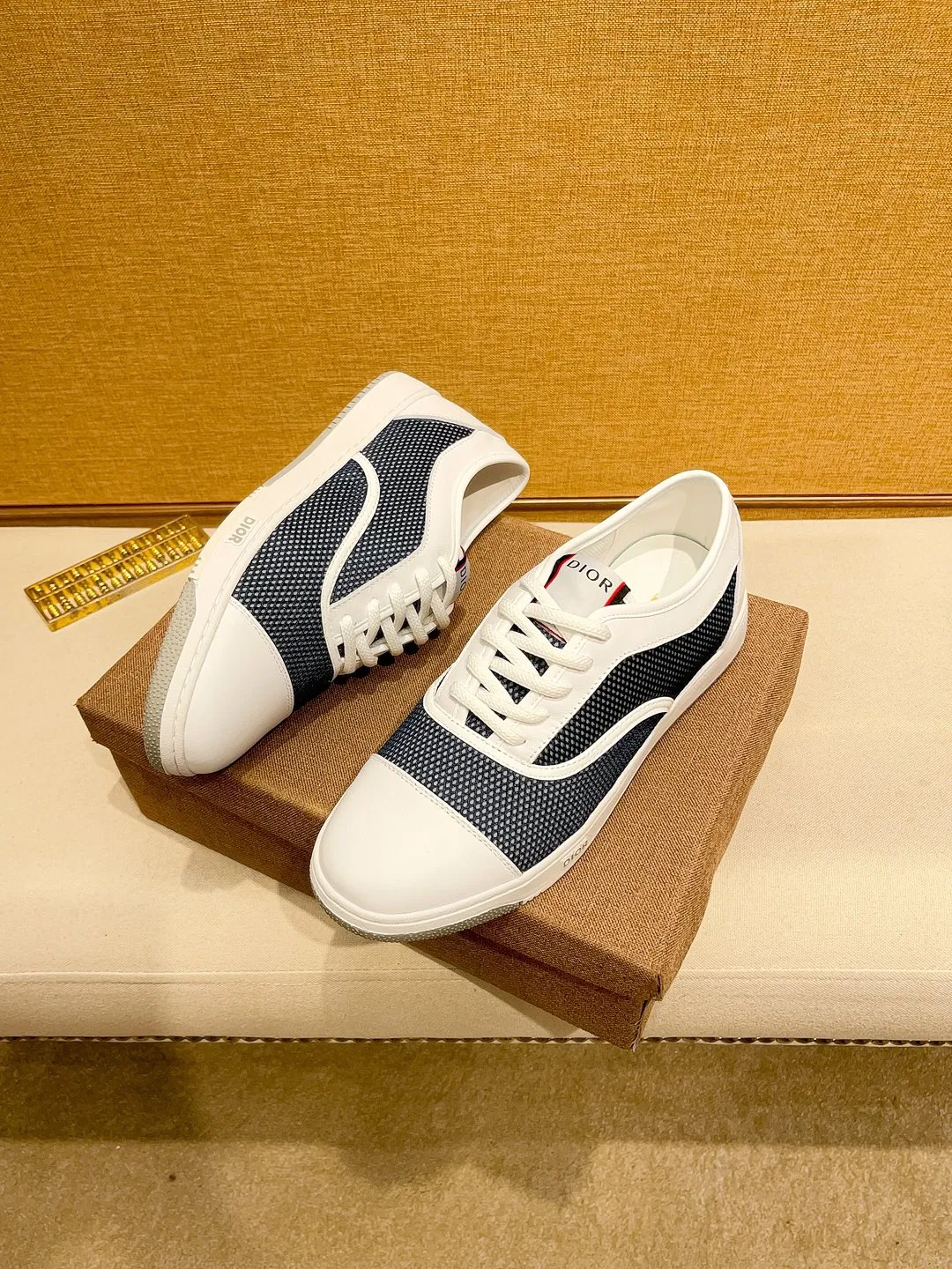 Factory price 420🔥[Dior] Dior’s new model is carefully crafted and set off the audience! An international brand that continues to innovate. This men's all-season casual shoe is the original version. The upper is made of cowhide material and the leather feet are super lightweight. The outsole is ultra-light and non-slip. It is breathable and comfortable and the quality speaks for itself. Color: Multiple colors available. Size: 38-44 (45 customized)